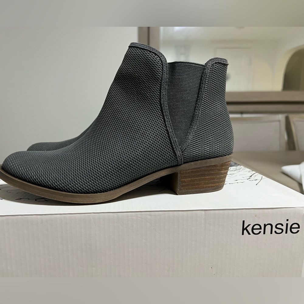 Kensie Womens Gerona Gray Canvas Low Heel Chelsea Boots Shoes Size 7.5
